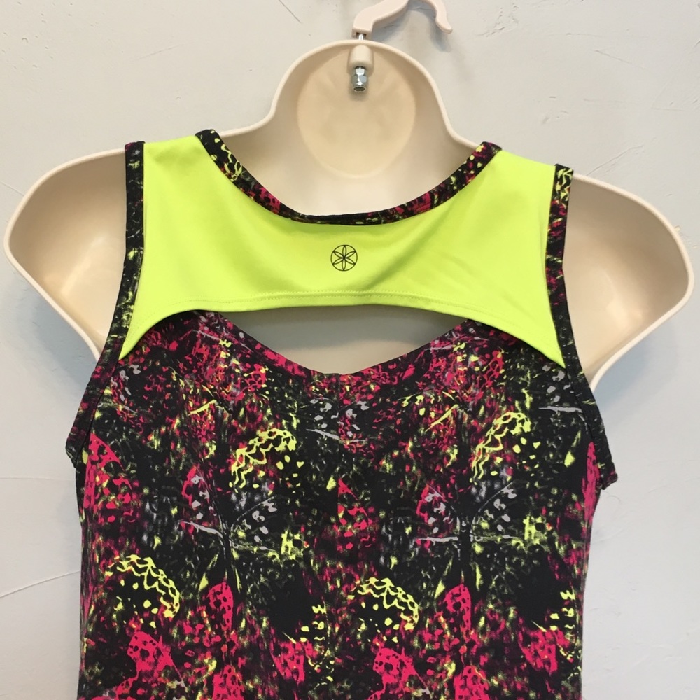 Gaiam Exercise Rose Keyhole Tank Top - Picture 4 of 8